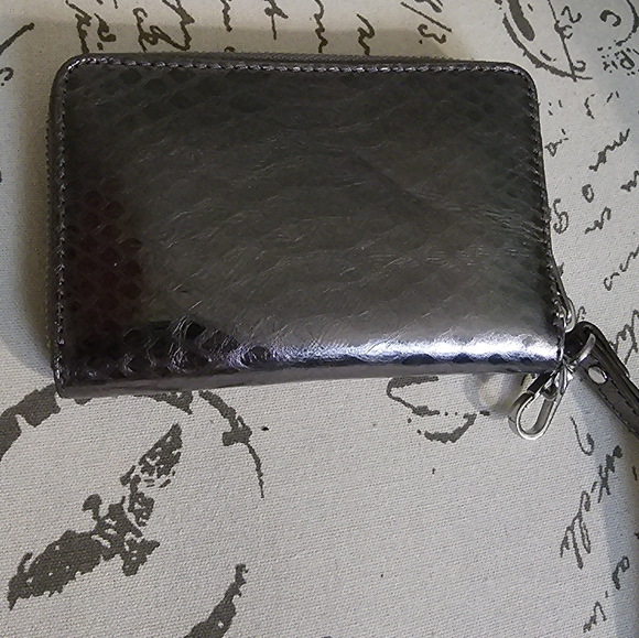 Michael Kors Metallic Python Zip Around Medium Wallet NWOT w/ Wristlet Strap - Picture 3 of 13